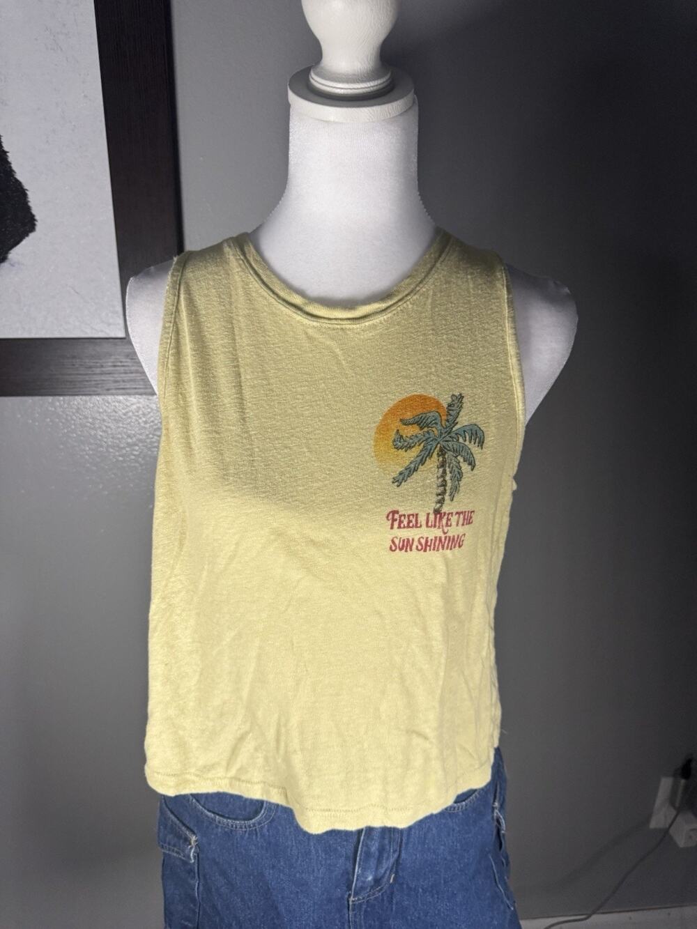 Pull & Bear Yellow Graphic Crewneck Cropped Tank Top Women’s Size Small